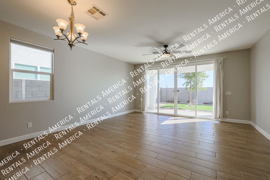 Building Photo - 37661 N Bentgrass Rd