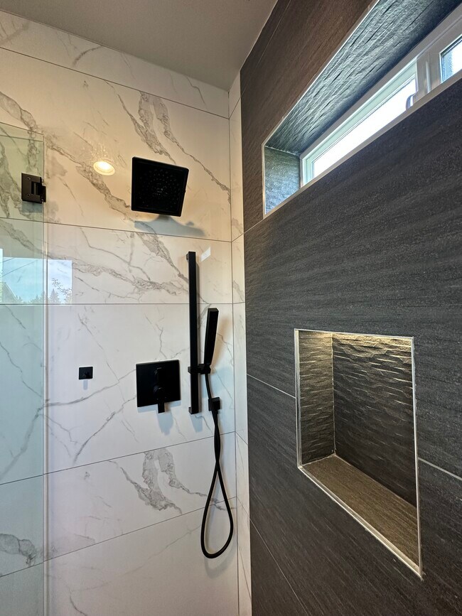 Building Photo - 5509 Brooklyn Ave NE