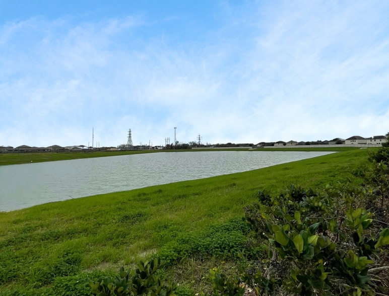 Building Photo - 4230 Magnolia Bay Dr