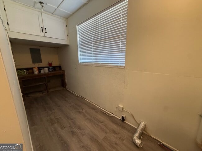 Building Photo - 108 Plum St