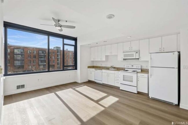 Building Photo - Stylish 1BR Condo in Prime Mission Bay Loc...