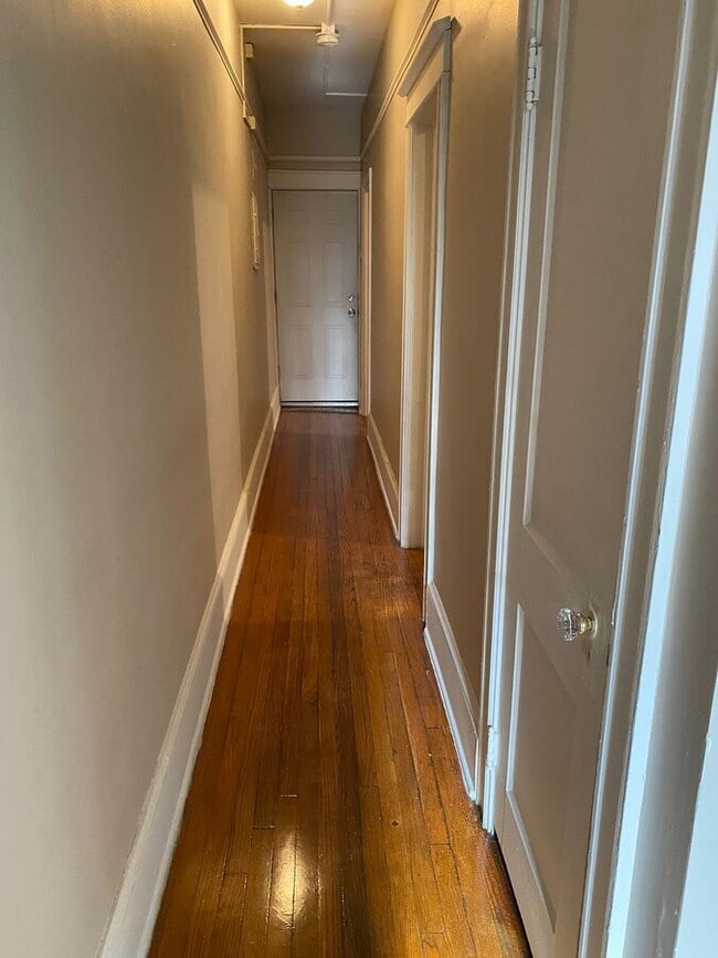 Hallway - 24 Barclay St