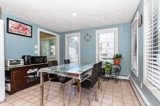 Building Photo - 5 Leon St