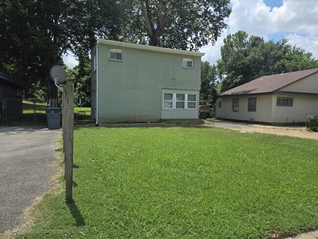 Building Photo - 1769 Edward Ave