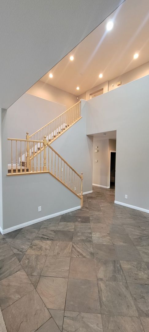 Building Photo - 4BDR/ 3BTH Lone Mountain Home Available Fo...