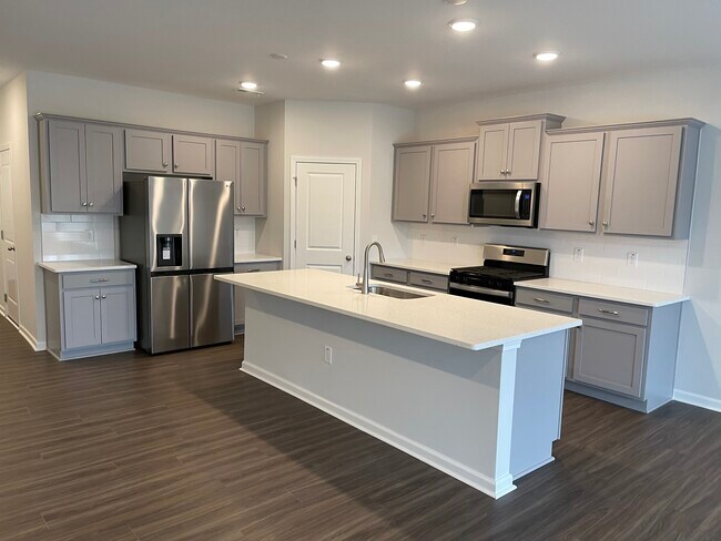 Building Photo - 3031 Ranger Dr