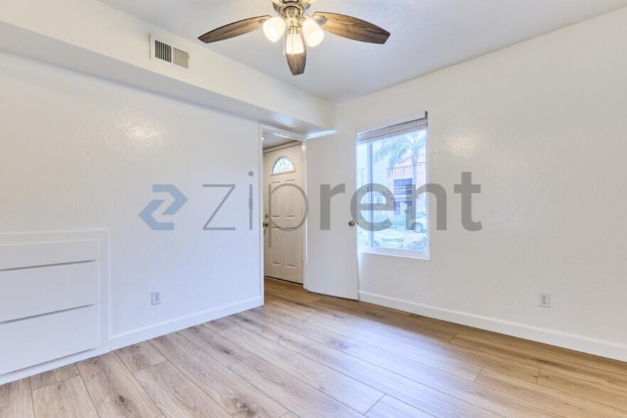 Building Photo - 405 20th St