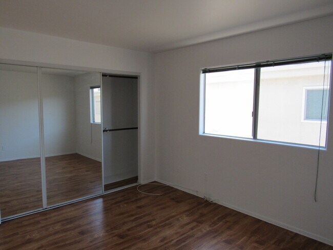 Building Photo - 5145 Yarmouth Ave