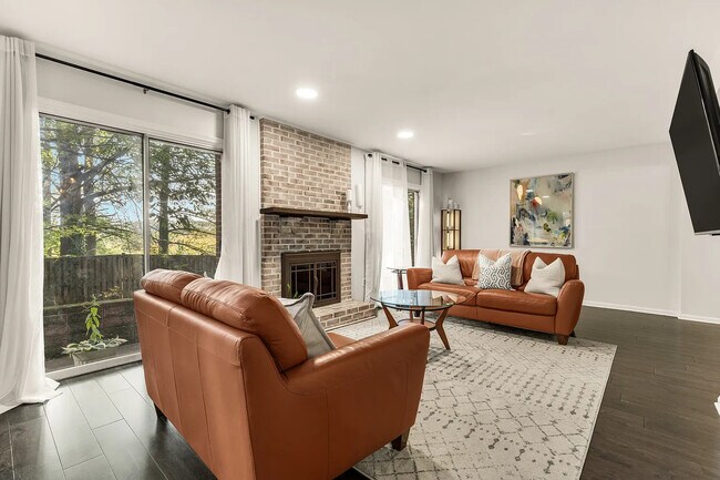 Building Photo - 10855 Lockwood Dr