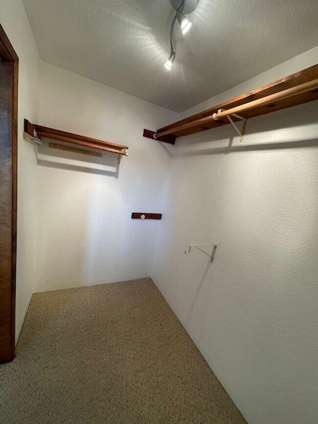 Building Photo - Comfortable 2bd/2bath Condo with garage of...