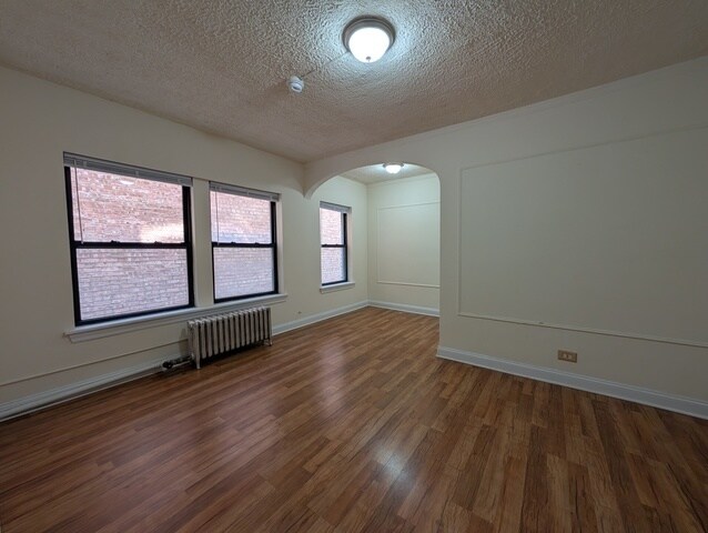Building Photo - 5425 N Kenmore Ave