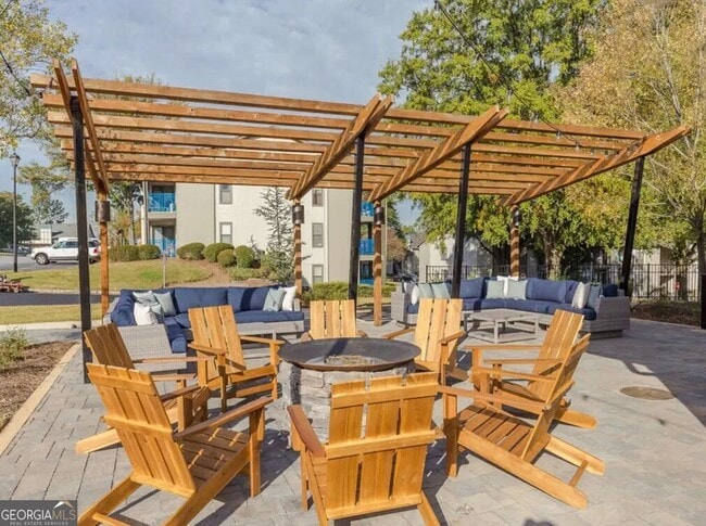 Building Photo - 3500 Windcliff Dr SE