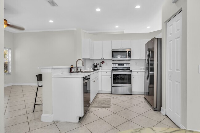 Building Photo - 1579 Banyan Way