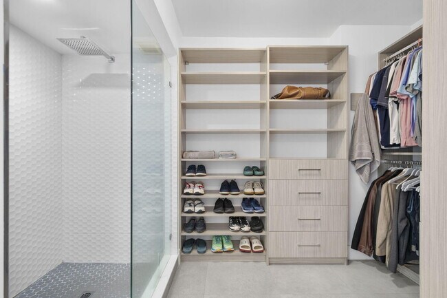 Building Photo - 511 Bayshore Dr