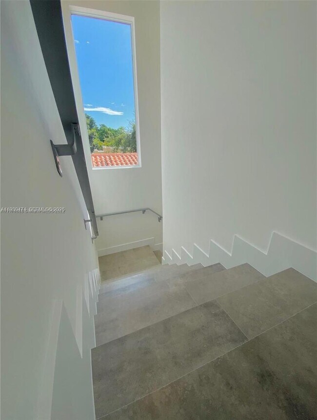 Building Photo - 3653 SW 25th St