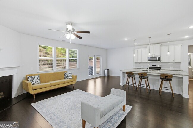 Building Photo - 1415 Dahlia Dr