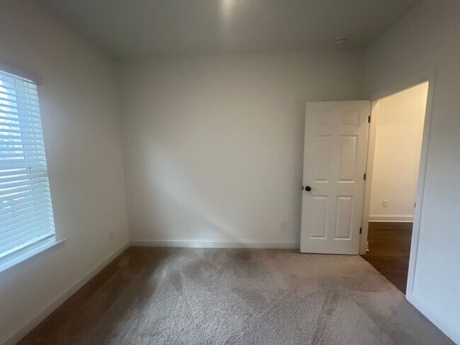 Building Photo - 312 Traywick Pl