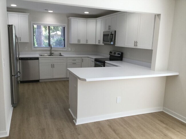 Building Photo - KEY COLONY AT COVIL ESTATES