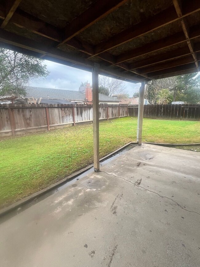 Building Photo - 1040 E Donna Dr