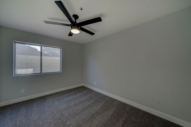 Building Photo - 8940 E Palm Ridge Dr