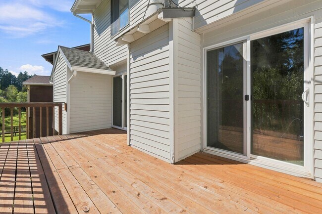 Building Photo - 4965 SW 152nd Ave