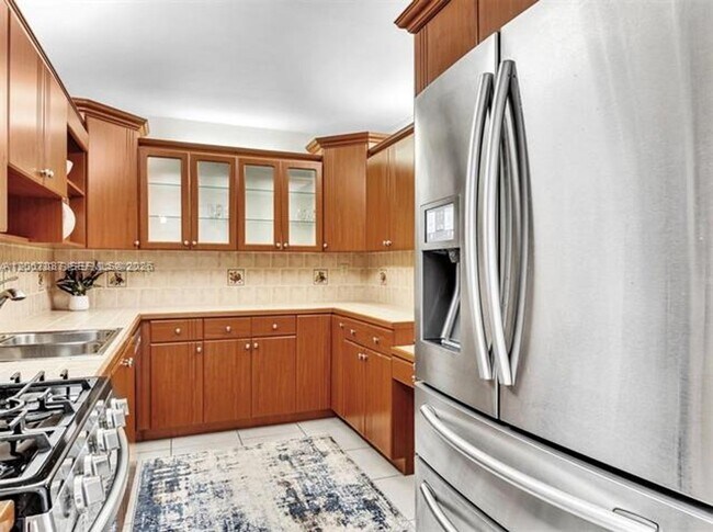 Building Photo - 3140 S Ocean Dr