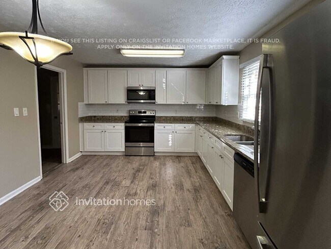 Building Photo - 4141 Hickory Dr