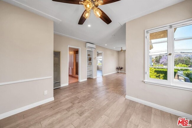 Building Photo - 1546 S Holt Ave