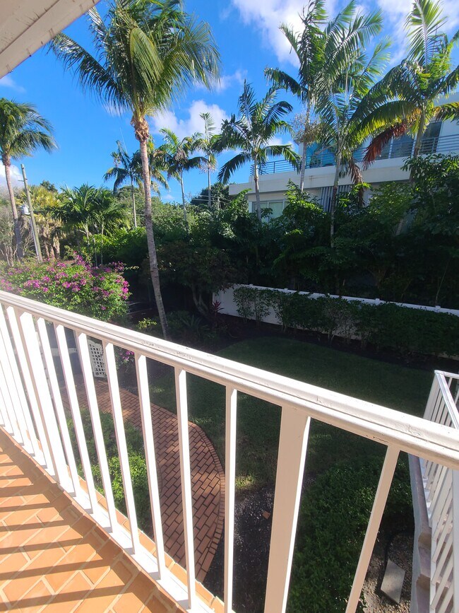 Building Photo - 1202 Palm Trl