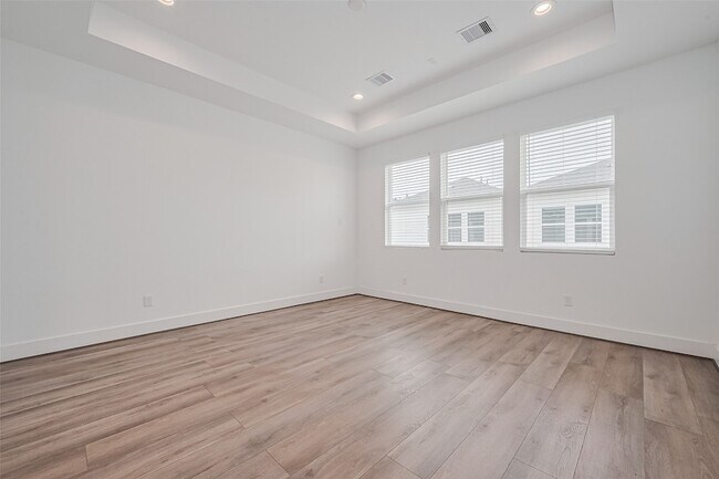 Building Photo - 3510 Hadley St