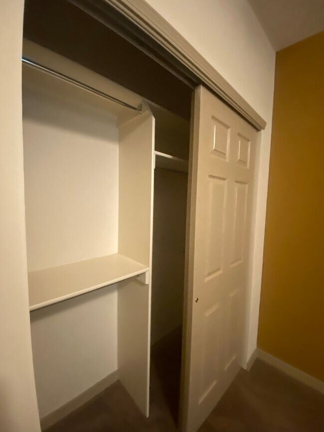 Building Photo - Beautiful 4 Bedroom, 3 Bathroom Home! Avai...