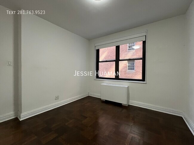 Building Photo - 96 Fifth Avenue -4CD