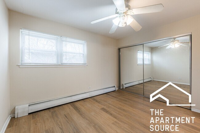 Building Photo - 6151 W Thorndale Ave