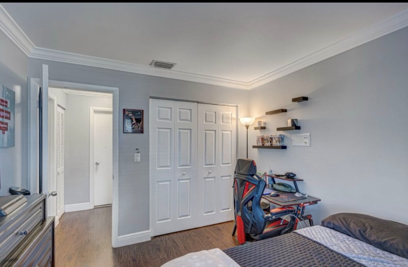 Building Photo - 4642 Brook Dr