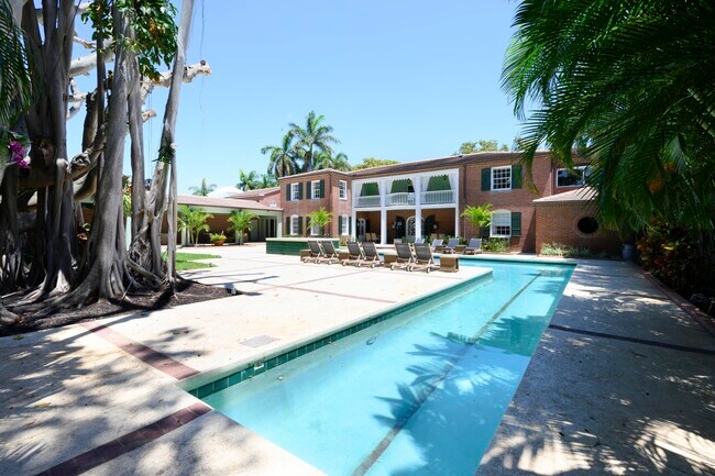 Building Photo - 1125 N Flagler Dr