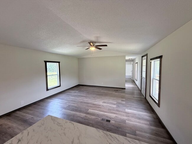 Building Photo - Fully Remodeled 3 Bedroom, 2 Bath Home in the Country – Versailles, KY