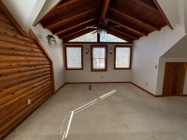 Building Photo - 257 Kim St