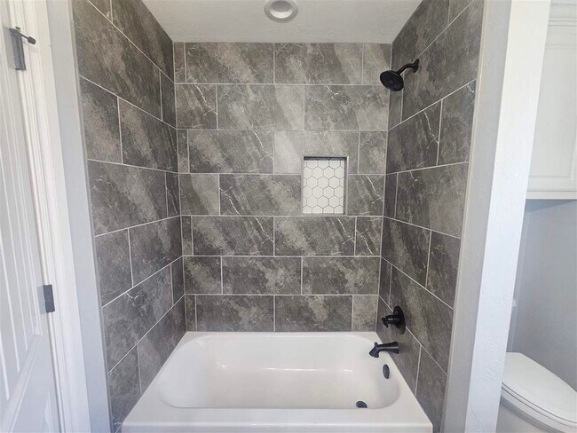 Building Photo - 12580 NE Meers Porter Hill Rd