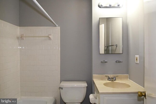 Building Photo - 14 Fenceline Dr