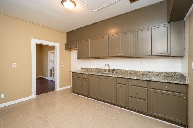 Building Photo - Rare Find Rock Creek – Space, Style & Storage!