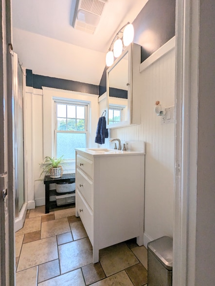 Building Photo - 426 W Main St