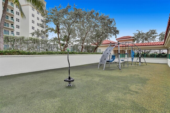 Building Photo - 20000 E Country Club Dr