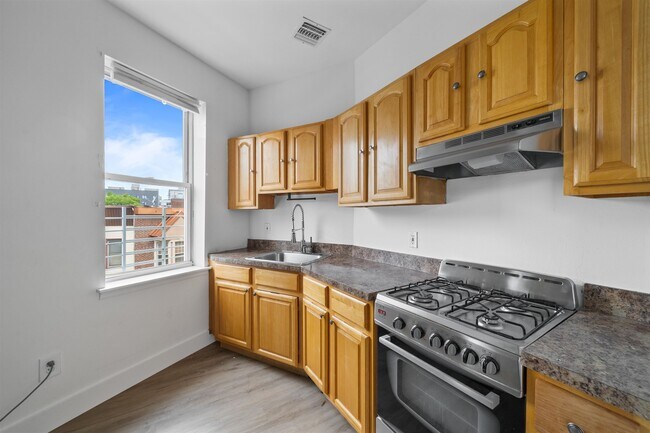 Building Photo - 203 Academy St