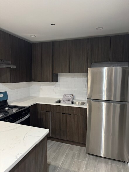 Building Photo - 9747 S 90th Ave