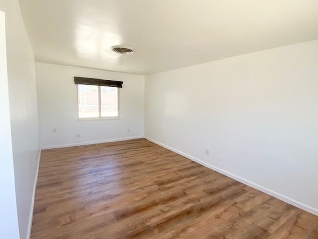 Building Photo - **232 Woodham Ave Barstow** Beautiful Spac...