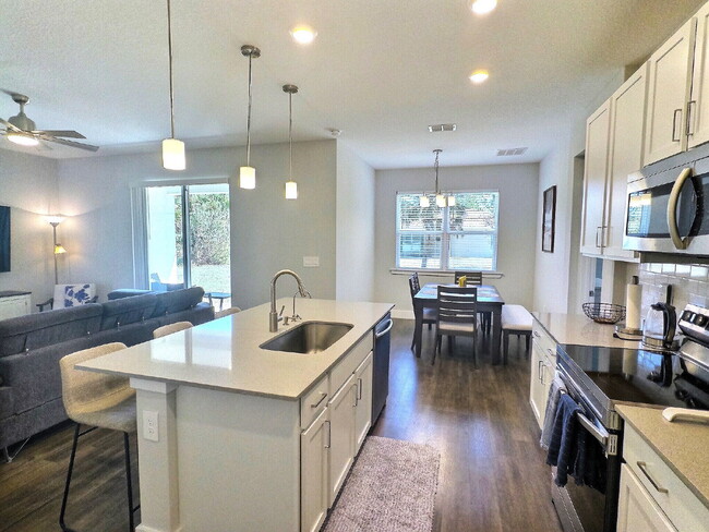 Building Photo - Great turn key rental in North Port!