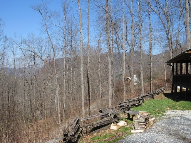 Building Photo - $1,400 - 2 Bedroom / 1 Bath Cabin in Tuckaseegee with Lovely Mountain View