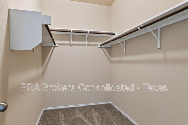 Building Photo - 10610 Grn Lk Dr