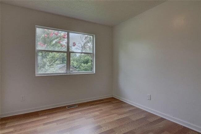Building Photo - 1446 Arnold St