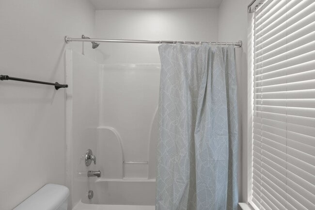 Building Photo - Charming Summerville Rental